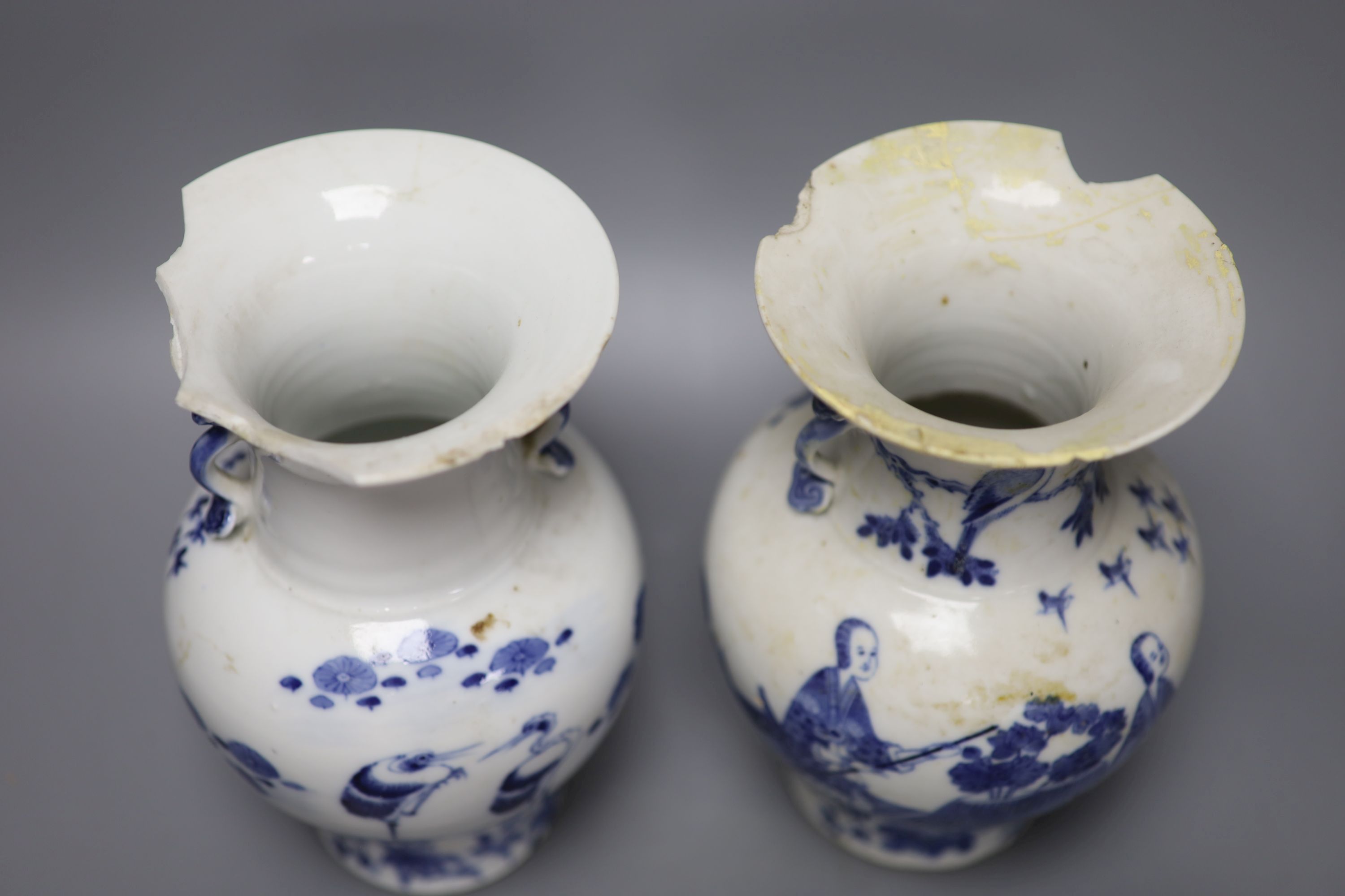 A pair of 19th century Chinese blue and white vases (a.f.), 23cm high